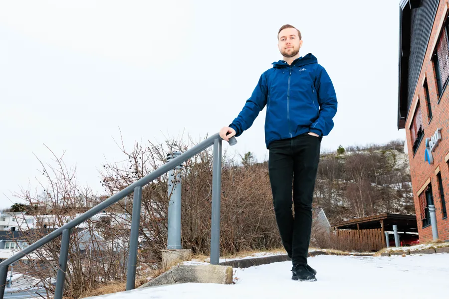 Daniel Bogstrand utenfor Helse Nord IKTs lokaler ved Ørnkloa i Bodø