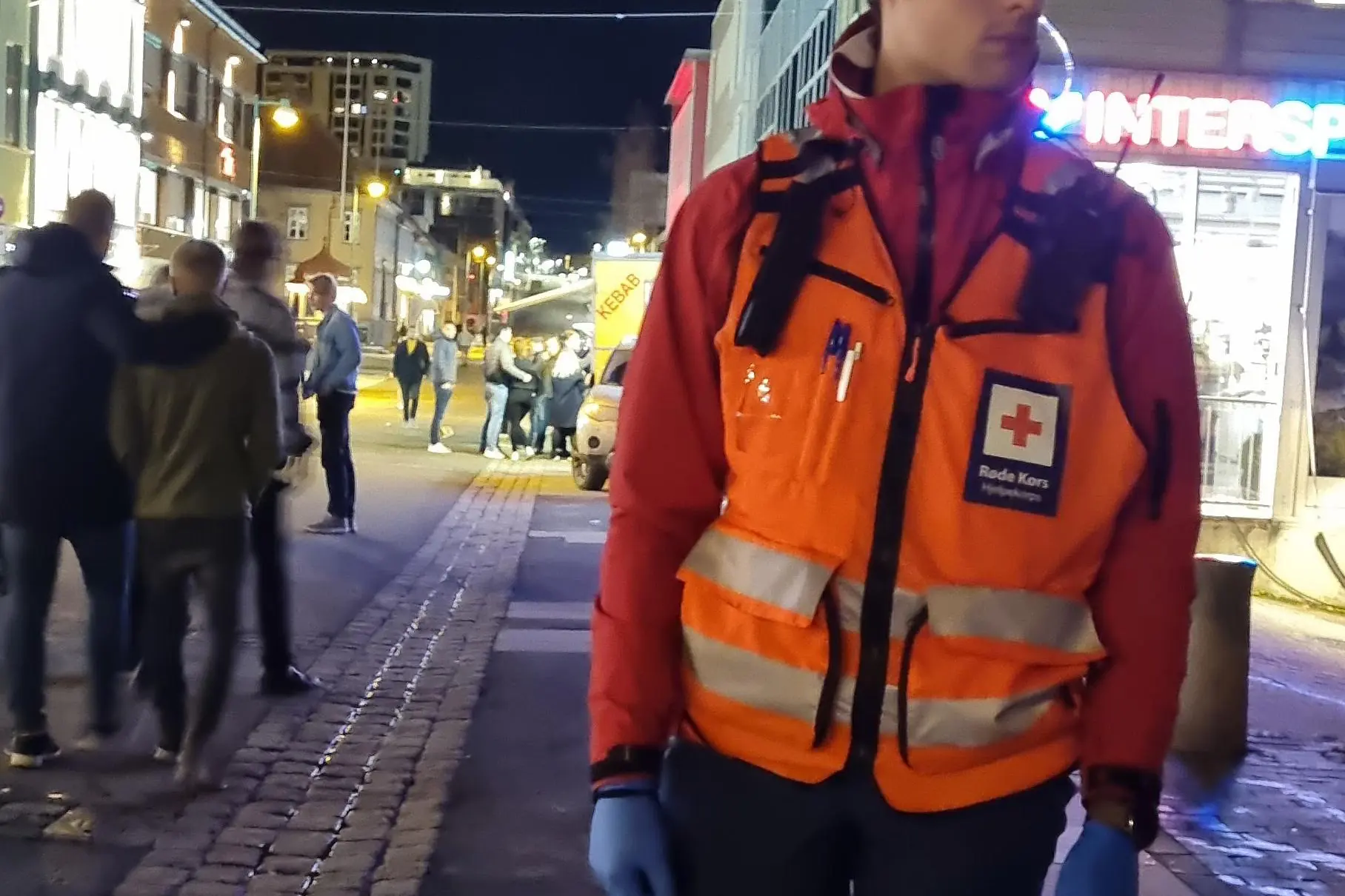 Alexander Iversen i Røde Kors Hjelpekorps-uniform