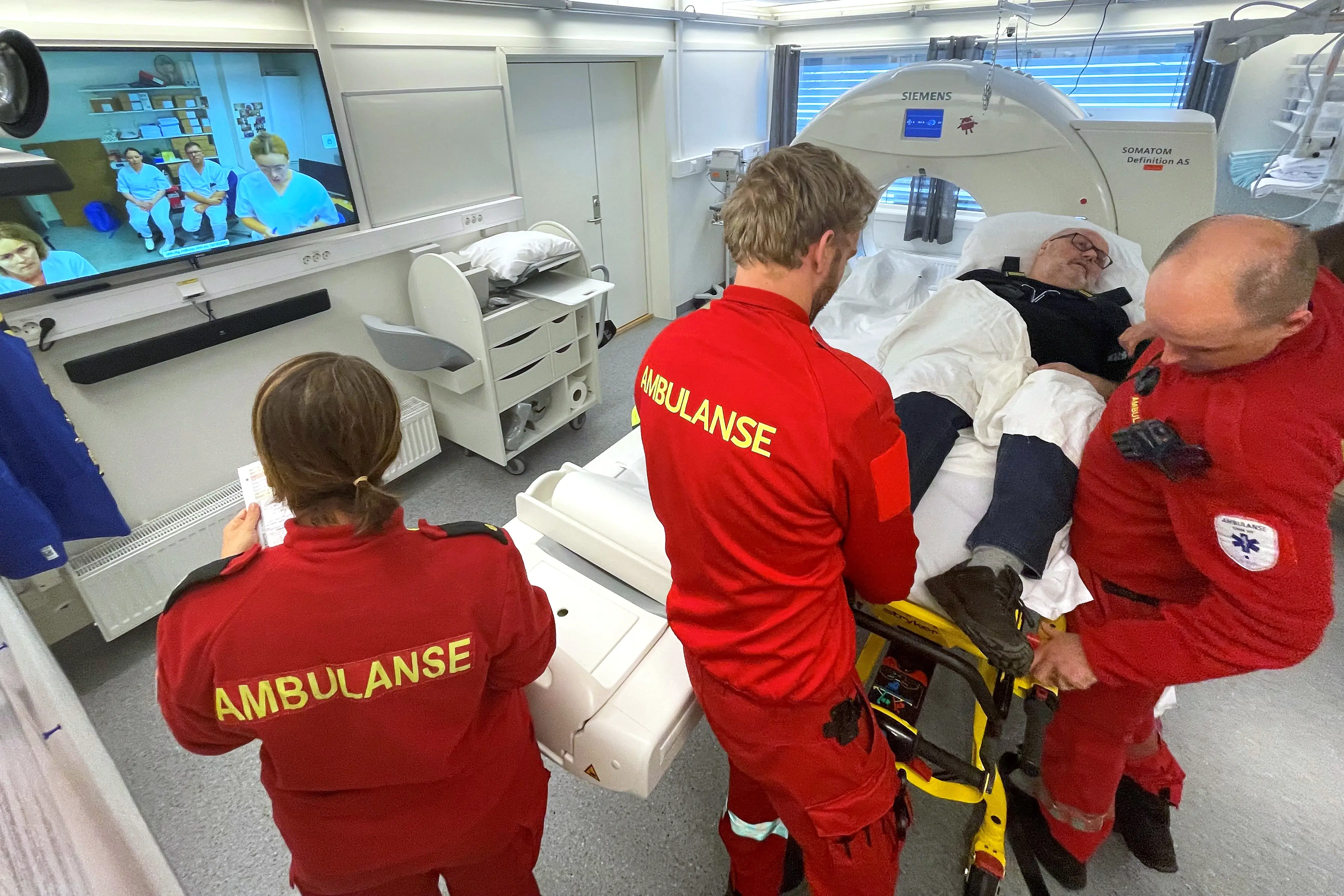 Ambulansearbeiderne Lars Kristian Simonsen, Halvar Holand og E