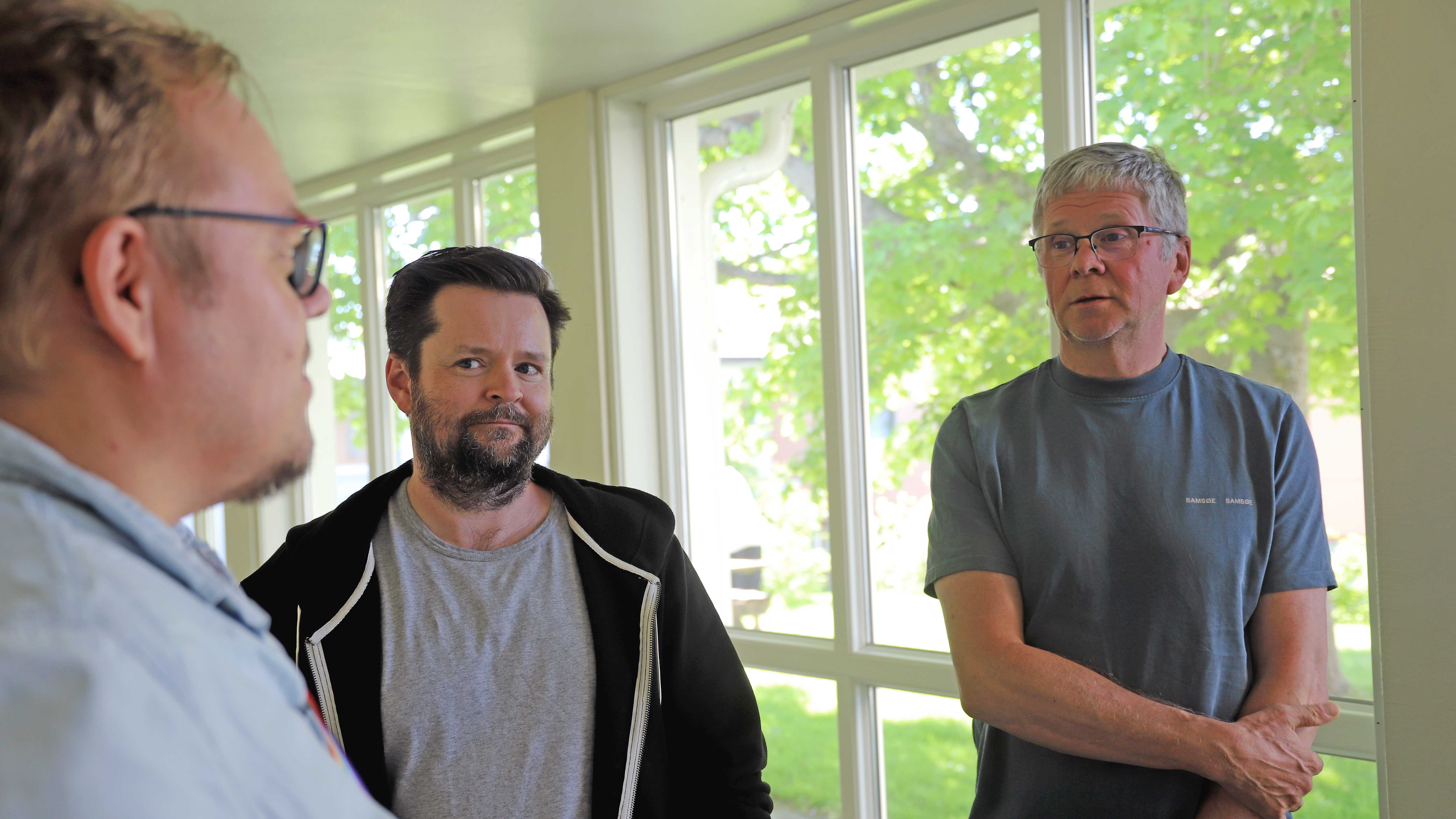 Andreas Rognmo og Ketil Røtvold fotografert i korridor på UNN Åsgård