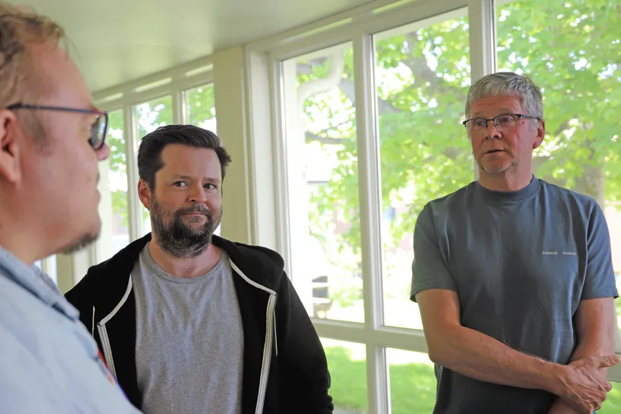 Andreas Rognmo og Ketil Røtvold fotografert i korridor på UNN Åsgård